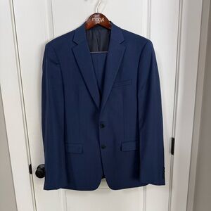 Calvin Klein Deep Blue Men's Suit 42R
Pants 34x32